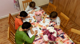 Děti a klienti malují